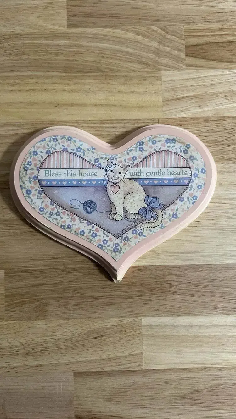 Vintage Heart Shaped Decor Cat Pink Cottage Core Cute Wall Art